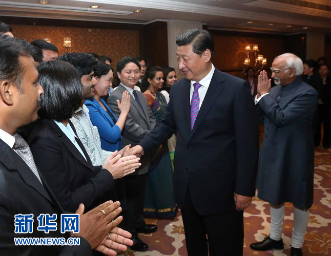 9月18日，國家主席習近平在印度世界事務(wù)委員會發(fā)表題為《攜手追尋民族復(fù)興之夢》的重要演講。演講結(jié)束后，習近平接見中印兩國青年代表。新華社記者 龐興雷 攝