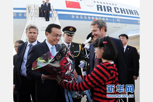 10月14日，國(guó)務(wù)院總理李克強(qiáng)乘專機(jī)抵達(dá)羅馬，開始對(duì)意大利進(jìn)行正式訪問(wèn)。新華社記者 饒愛民 攝