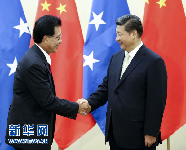 11月22日，中國國家主席習(xí)近平在斐濟(jì)楠迪會見密克羅尼西亞聯(lián)邦總統(tǒng)莫里。 新華社記者姚大偉攝 