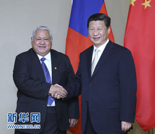 11月22日，中國國家主席習(xí)近平在斐濟(jì)楠迪會見薩摩亞總理圖伊拉埃帕。 新華社記者姚大偉攝