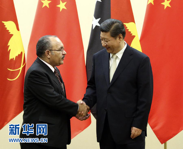 11月22日，國家主席習(xí)近平在斐濟(jì)楠迪會見巴布亞新幾內(nèi)亞總理奧尼爾。 新華社記者姚大偉攝 