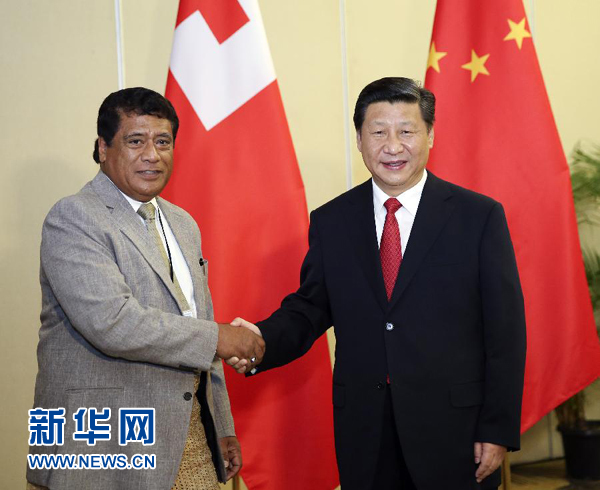 11月22日，國家主席習(xí)近平在斐濟(jì)楠迪會見湯加首相圖伊瓦卡諾。新華社記者丁林?jǐn)z 
