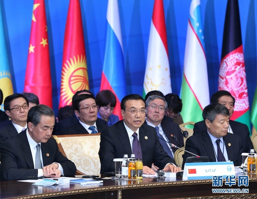 這是李克強(qiáng)總理在會(huì)上發(fā)表講話。新華社記者 龐興雷 攝