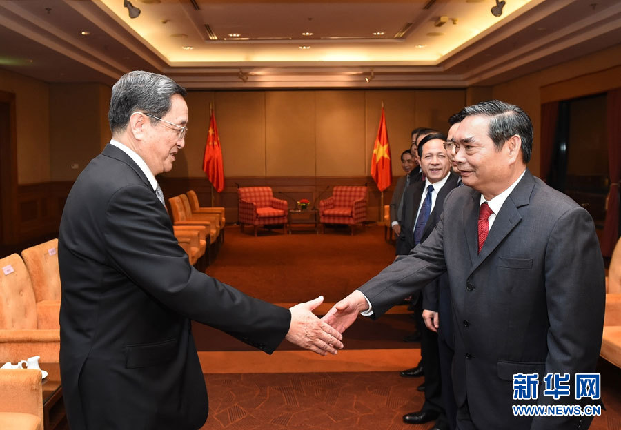 12月25日至27日，中共中央政治局常委、全國(guó)政協(xié)主席俞正聲對(duì)越南進(jìn)行正式訪問(wèn)。這是12月25日，俞正聲在河內(nèi)會(huì)見越共中央書記處常務(wù)書記黎鴻英。 新華社記者劉建生攝