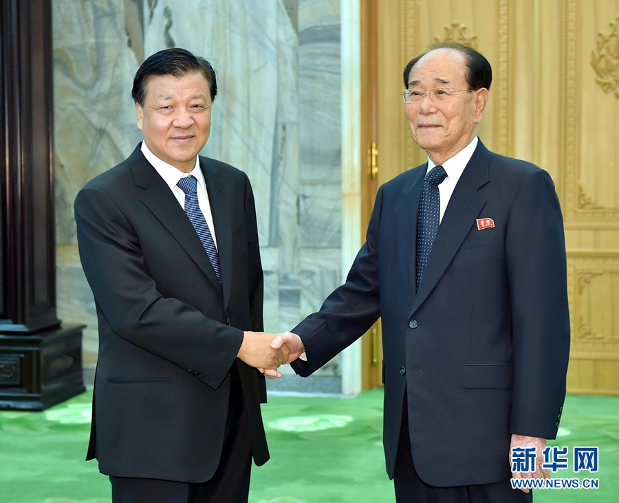 10月10日，正在朝鮮訪(fǎng)問(wèn)的中共中央政治局常委、中央書(shū)記處書(shū)記劉云山在平壤會(huì)見(jiàn)朝鮮勞動(dòng)黨中央政治局常委、最高人民會(huì)議常任委員會(huì)委員長(zhǎng)金永南。 新華社記者 李濤 攝