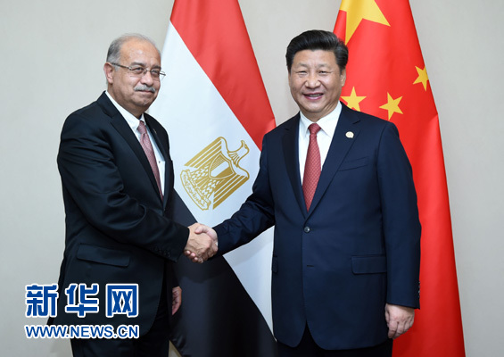 12月4日，國(guó)家主席習(xí)近平在約翰內(nèi)斯堡會(huì)見埃及總理伊斯梅爾。新華社記者 張鐸 攝 