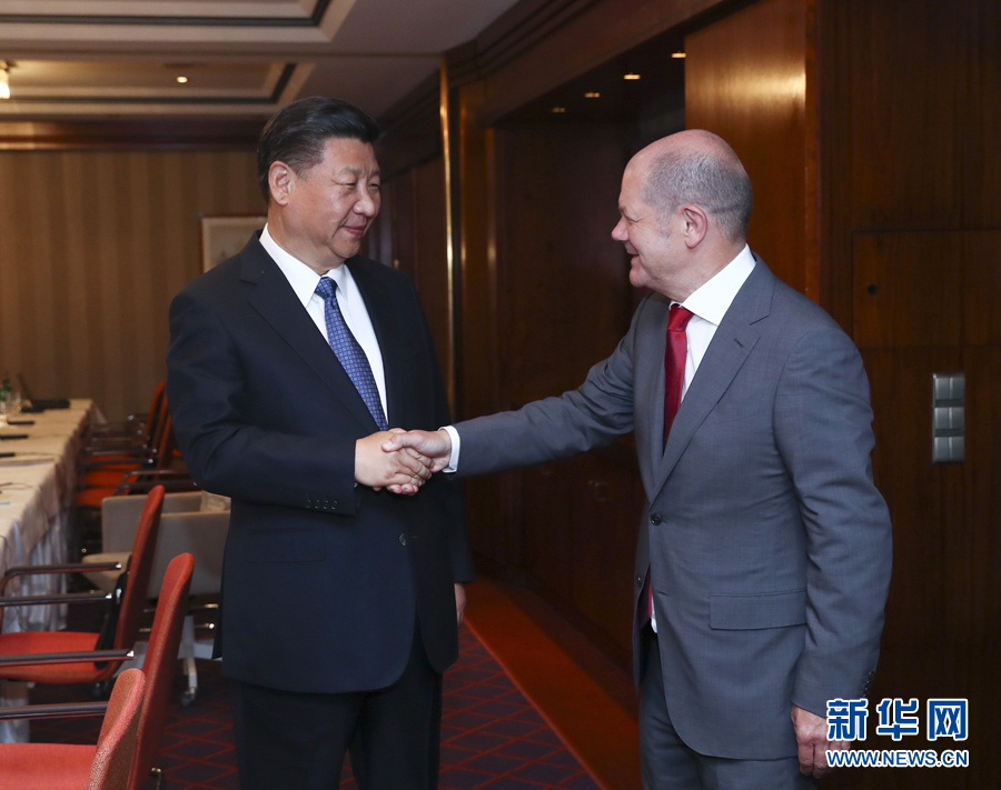 7月6日，國(guó)家主席習(xí)近平在漢堡會(huì)見(jiàn)漢堡市市長(zhǎng)肖爾茨。 新華社記者謝環(huán)馳 攝