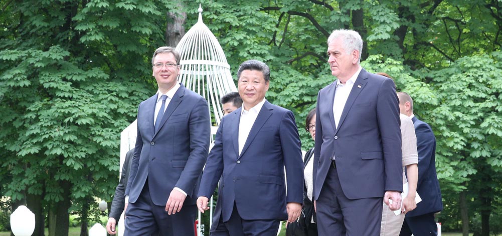 習(xí)近平出席塞爾維亞總統(tǒng)尼科利奇、總理武契奇共同舉行的午宴